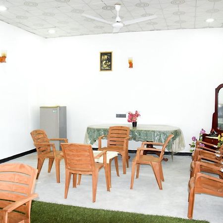 Tharaka Homestay Weligama Esterno foto