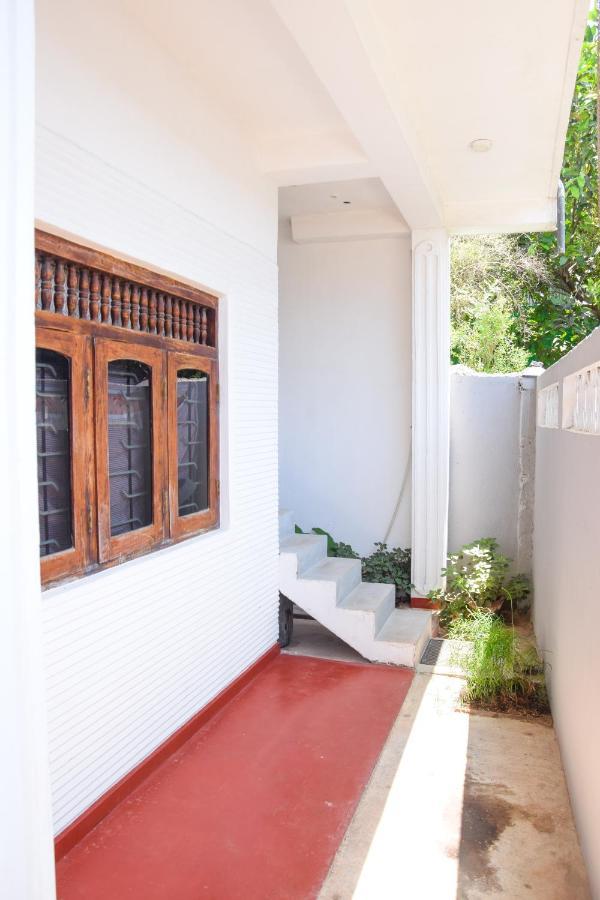 Tharaka Homestay Weligama Esterno foto