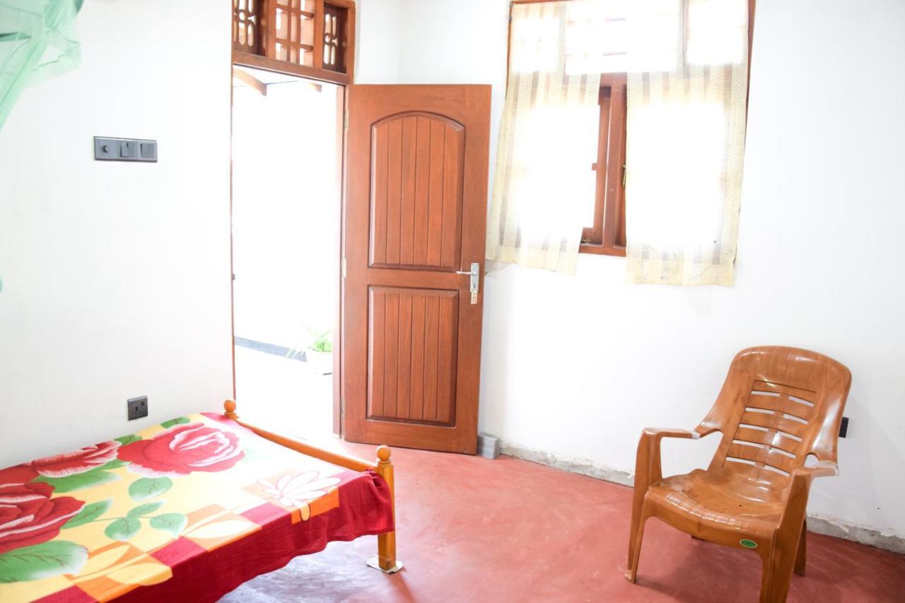 Tharaka Homestay Weligama Esterno foto