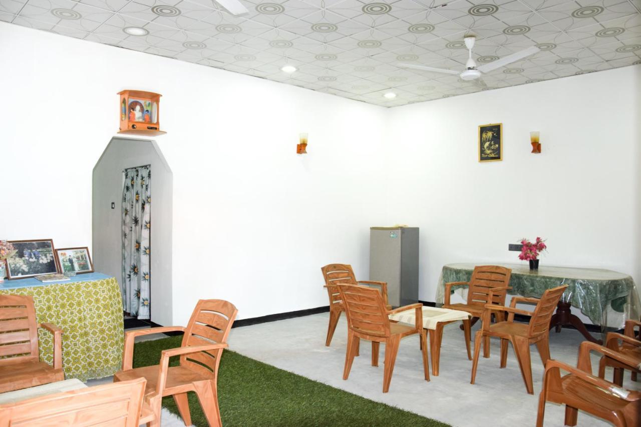 Tharaka Homestay Weligama Esterno foto
